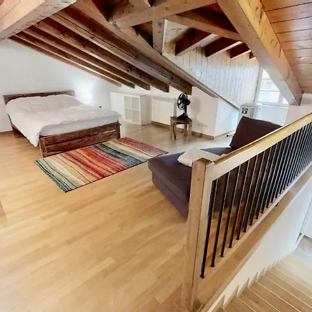 Triestevillas Duplex Attic In The Heart Of The Historical Center 的里雅斯特