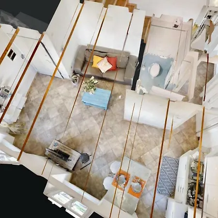 Triestevillas Duplex Attic In The Heart Of The Historical Center 的里雅斯特